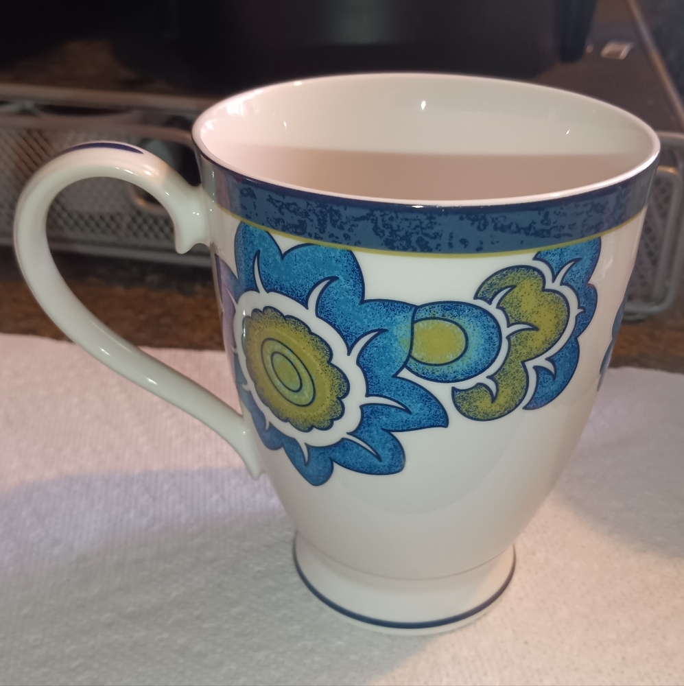 🆕Noritake Dinnerware Island Blue Isle Collection Mug Blue & Green Floral Mug
